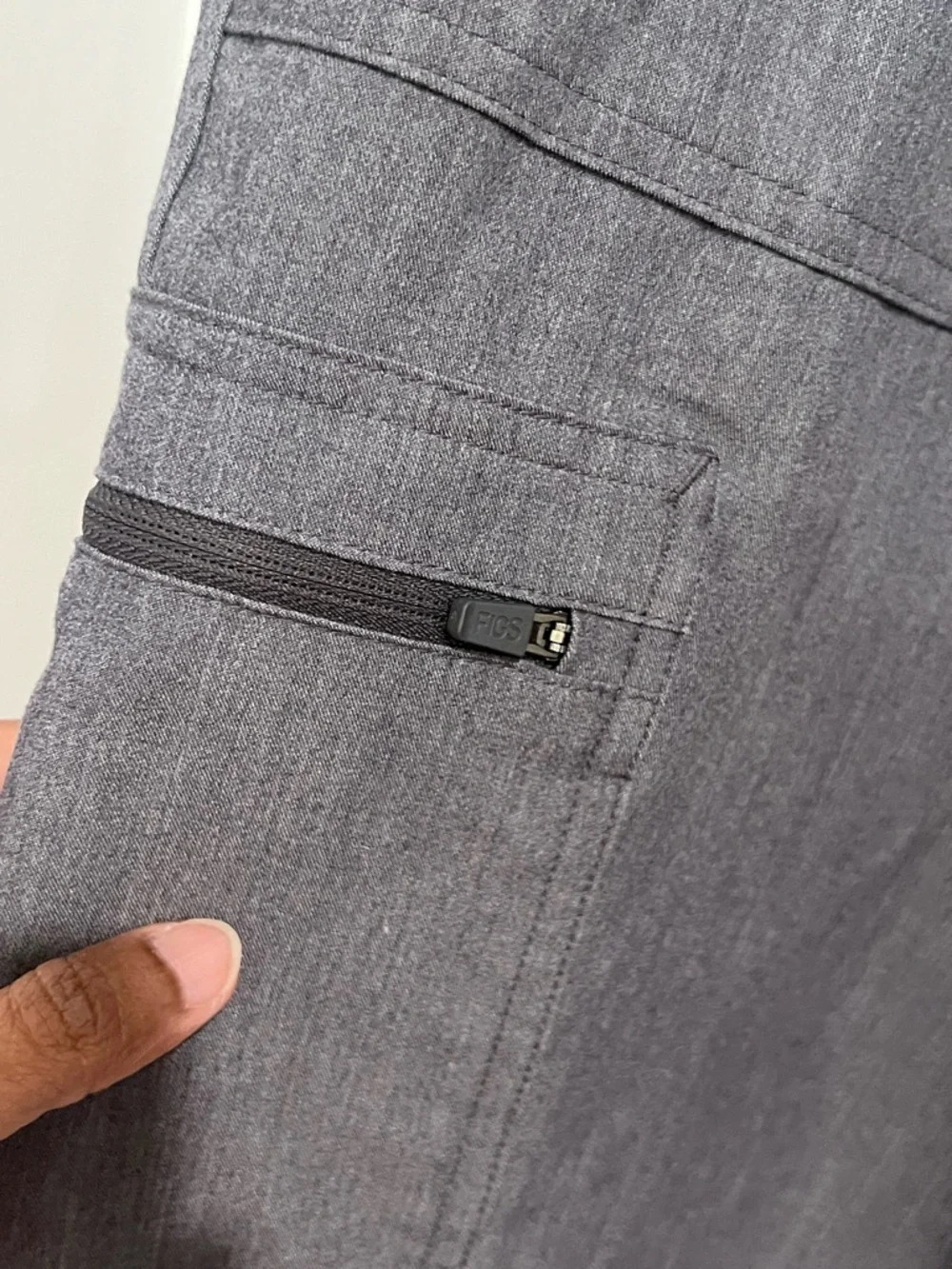 EUC Figs Men's Cairo Cargo Scrub Pants in Graphite Sz XL/S